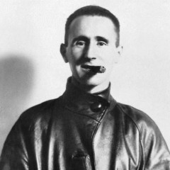 Okumuş Bir İşçi Soruyor – Bertold Brecht