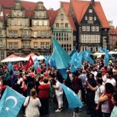 Almanya’da Uygurlara destek gösterileri yapıldı.